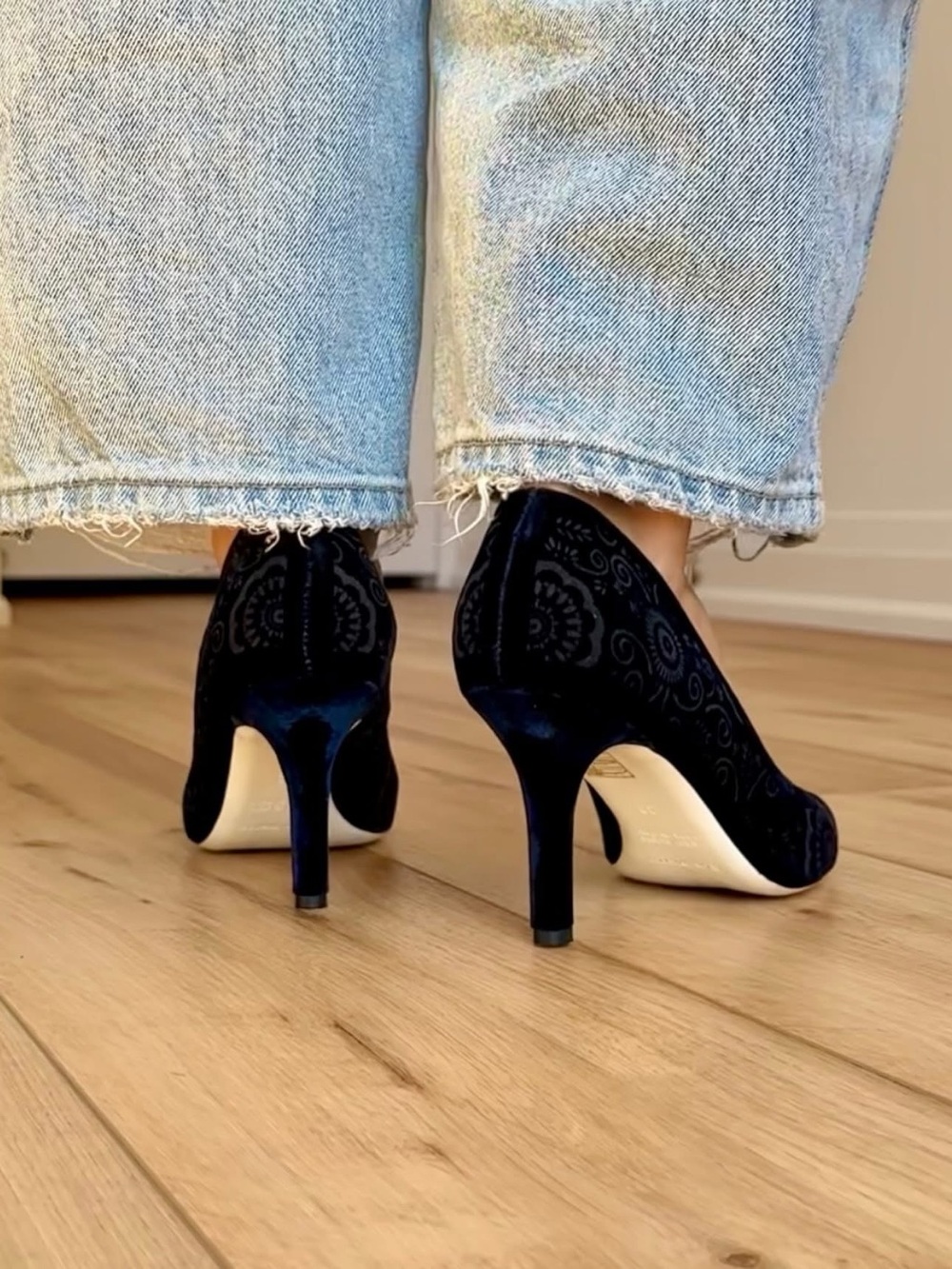 Ron White DWP1 Midnight Velvet Blue Kitten Heels - Picture 5 of 17